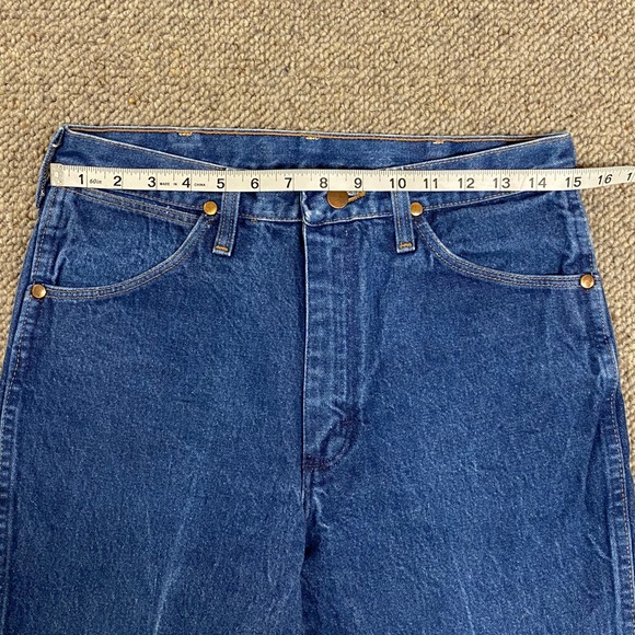 Chic Vintage Wrangler Jeans! - Picture 4 of 7